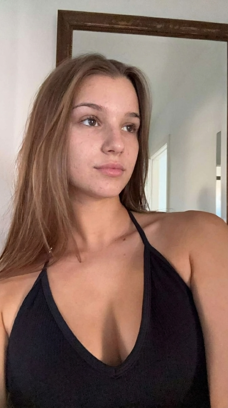 Brooke Monk no makeup