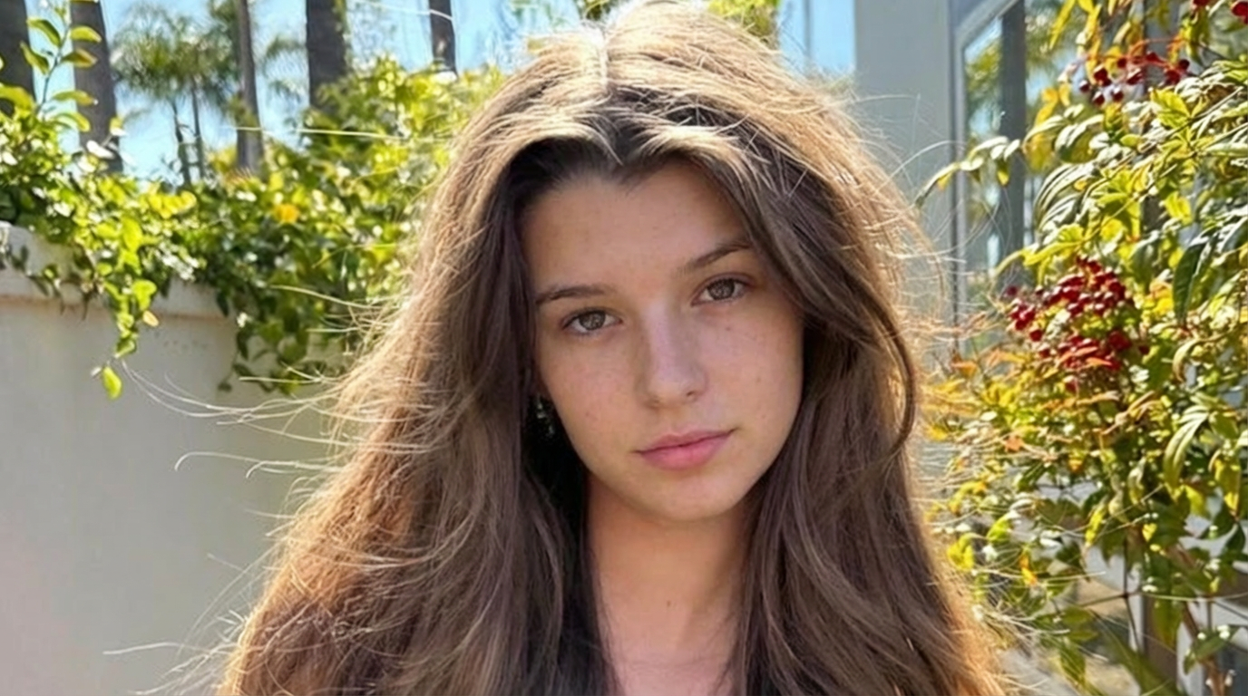 Brooke Monk no makeup