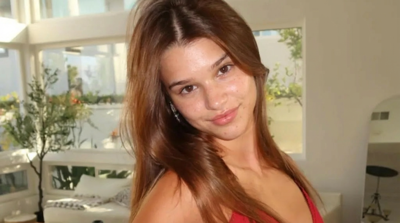 Brooke Monk no makeup