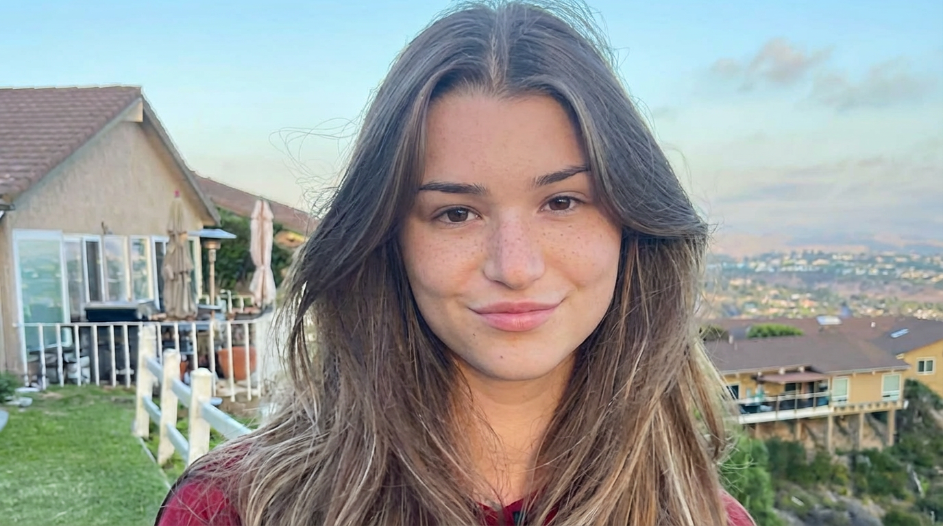 Brooke Monk no makeup