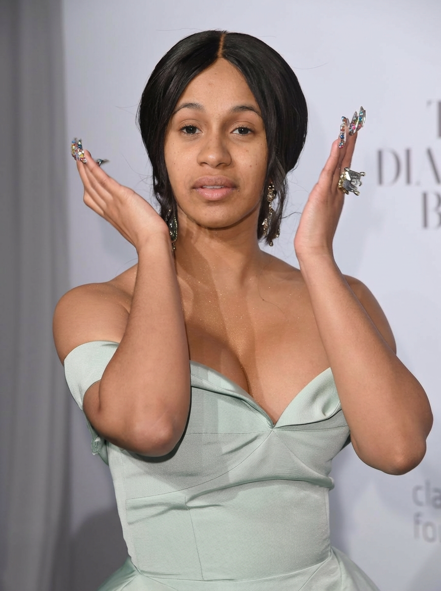 Cardi B no makeup