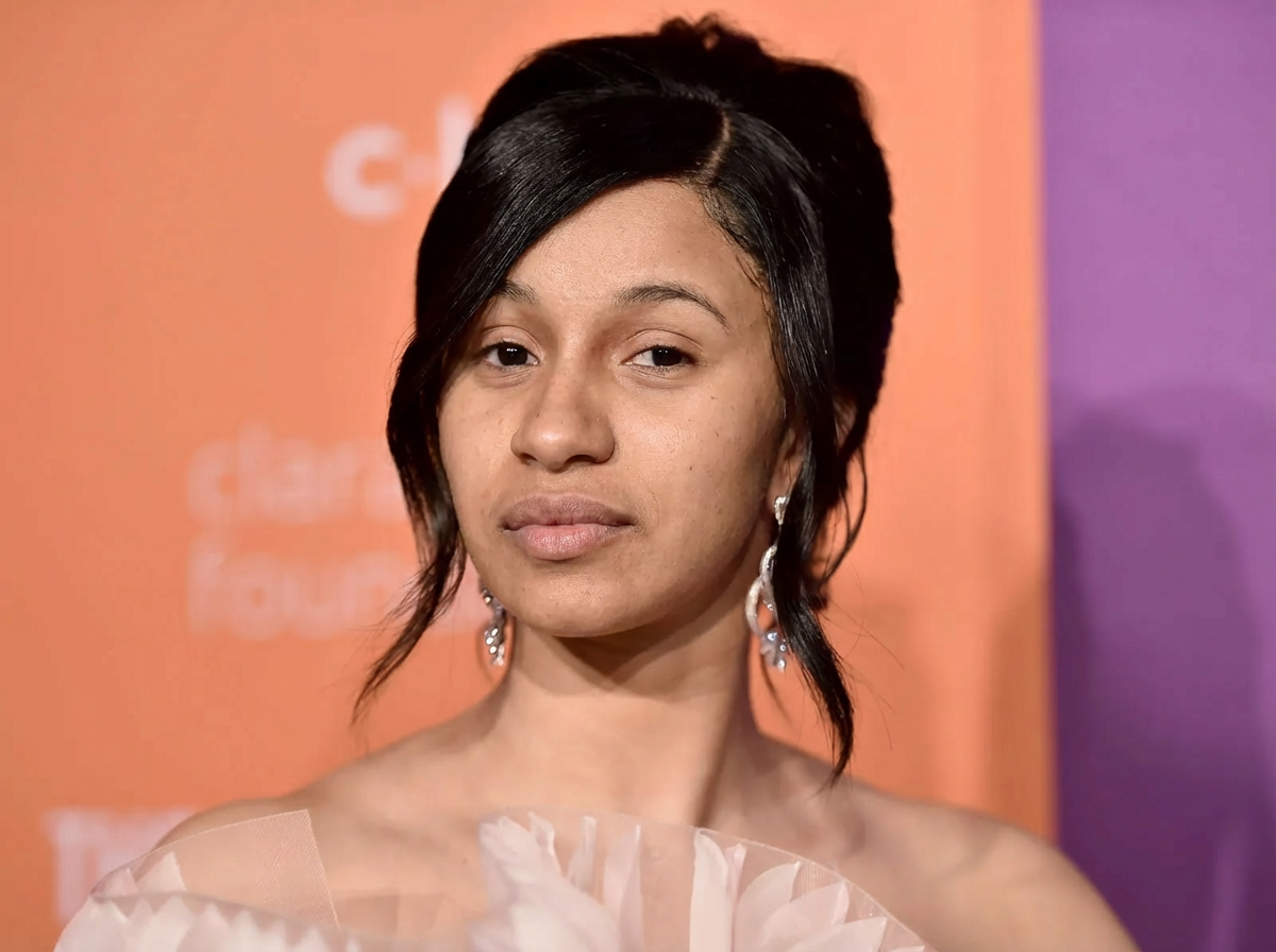 Cardi B no makeup