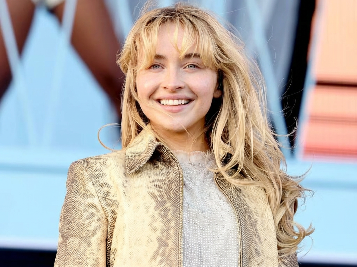Sabrina Carpenter no makeup