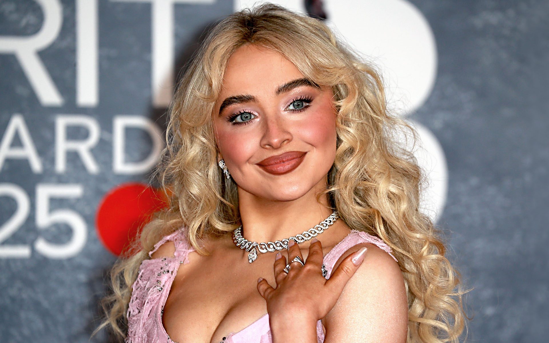 Sabrina Carpenter with makeup